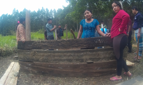 Students from Casa de la Esperanza (Instituto Maya Ococh Hik’eek) working on agricultural project in an isolated village.